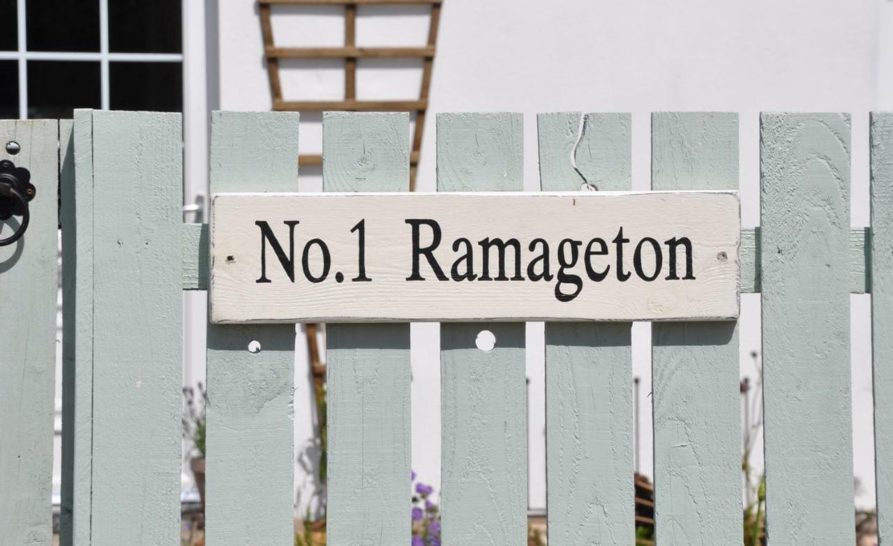 No 1 Ramageton At Carnell Estates Villa Hurlford Exterior photo